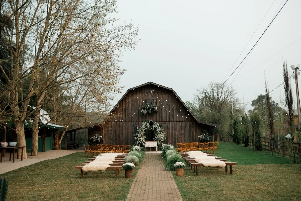 How to Plan a Winter Wedding at a Country Estate